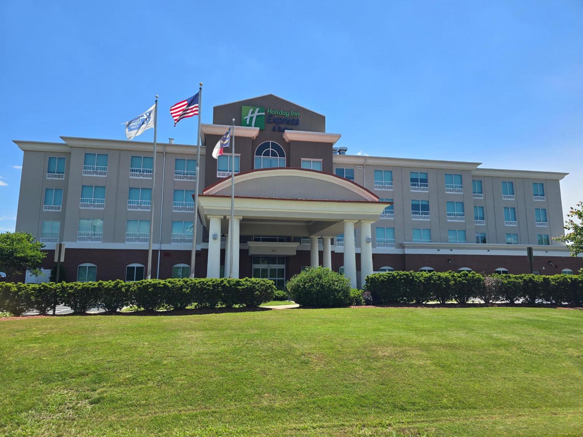 Holiday Inn Express & Suites - Smithfield/Selma By Ihg Exterior photo