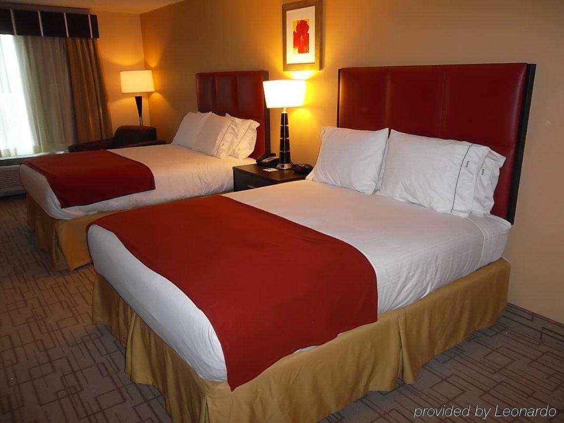 Holiday Inn Express & Suites - Smithfield/Selma By Ihg Room photo